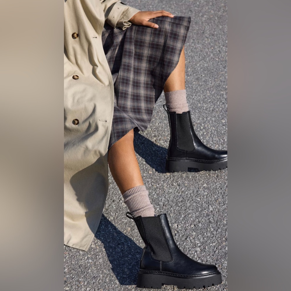 H&M  Black Chelsea ankle boot size 10 
faux leather